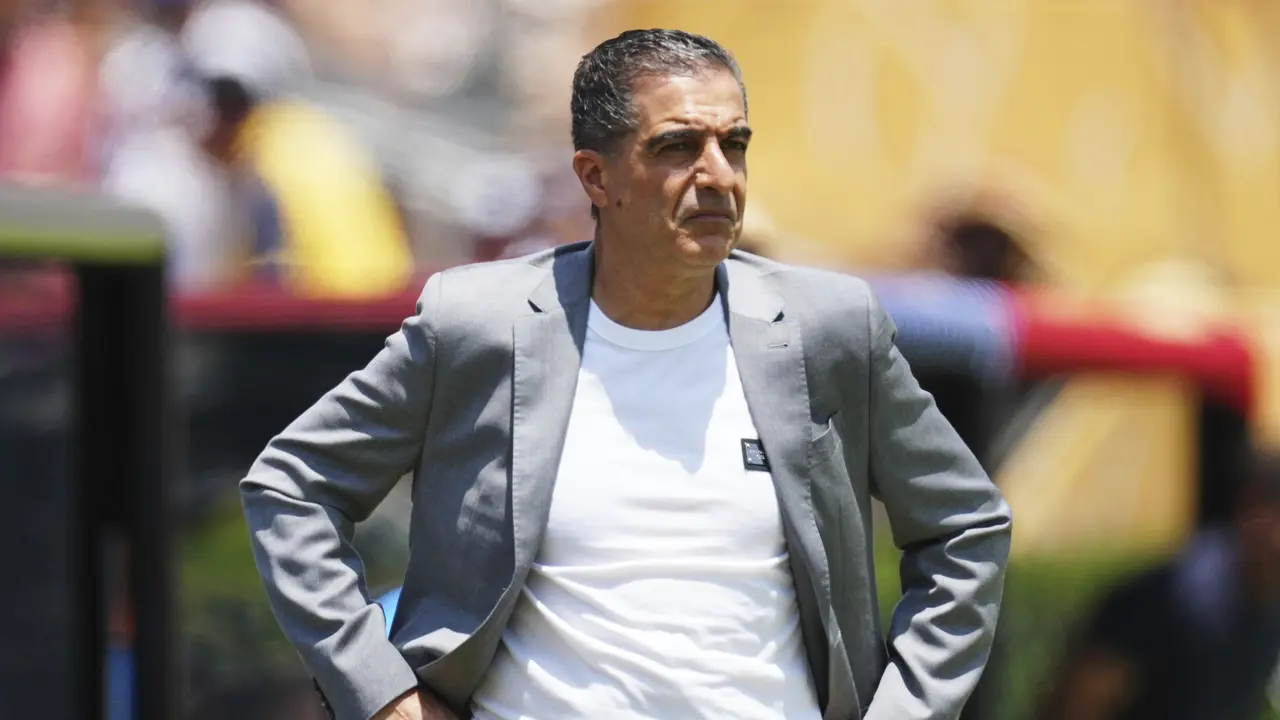 Renato Paiva saat mendampingi Botafogo di laga lawan Atletico Madrid di Piala Dunia Antarklub 2025 di Pasadena, California, AS, Senin (23/06/2025). (AP Photo/Jae Hong).