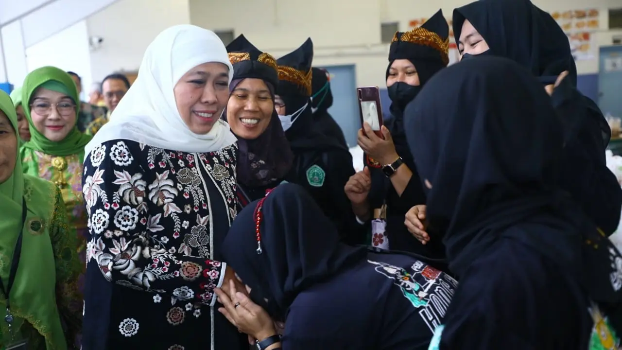 Gubernur Jatim Khofifah Indar Parawansa, saat  pelantikan PCI Muslimat NU Hongkong - Macau. (Istimewa).