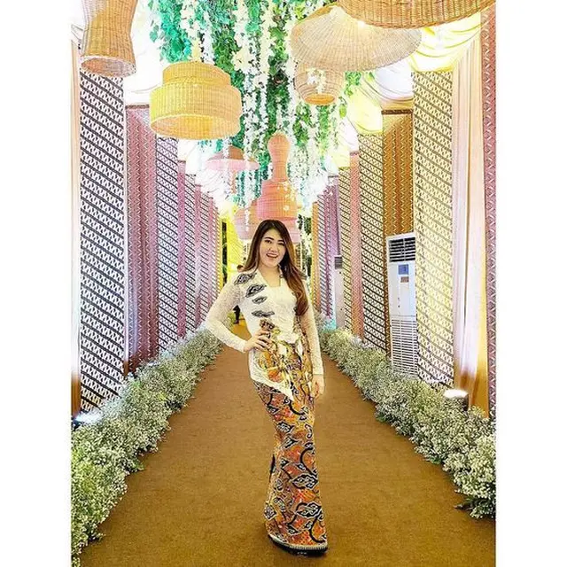 6 Gaya Via Vallen dalam Balutan Kebaya, Tampil Anggun