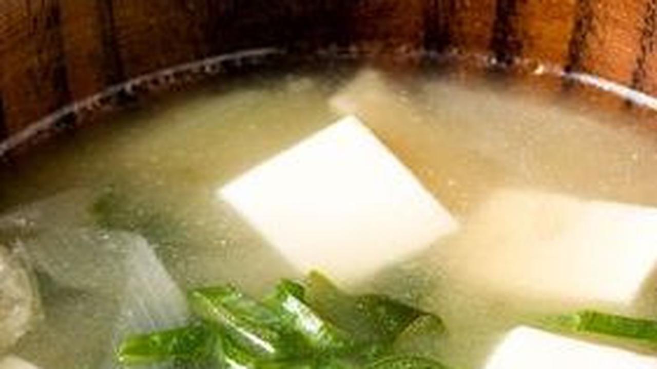 8. Sup Miso: Probiotik untuk Keseimbangan Usus