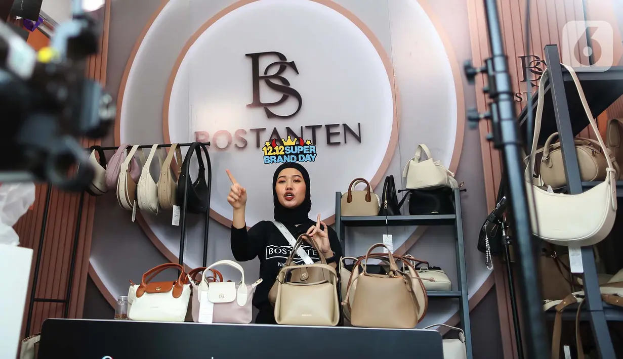 Menteri Koordinator Bidang Perekonomian Airlangga Hartarto menargetkan nilai transaksi selama Harbolnas 2024 hingga Rp40 Triliun. (Liputan6.com/Angga Yuniar)