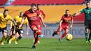 Gelandang AS Roma, Jordan Veretout melakukan eksekusi penalti yang berbuah gol kedua timnya ke gawang Udinese dalam laga lanjutan Liga Italia 2020/21 pekan ke-22 di Olimpico Stadium, Roma, Minggu (14/1/2021). AS Roma menang 3-0 atas Udinese. (AFP/Alberto Pizzoli)