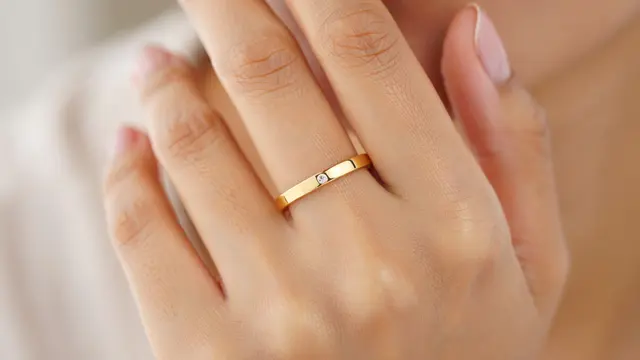 Tren Cincin Emas Minimalis Terbaru untuk Anak Muda (AI)