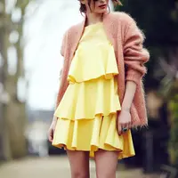 Punya Lengan Besar dan Masih Bingung Memilih Outfit? Ini Tips yang Tepat Untuk Kamu! / copyright shutterstock