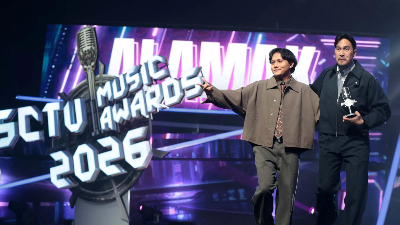 FOTO: Rizky Febian dan Adrian Khalif Raih Tiga Piala SCTV Music Awards 2026