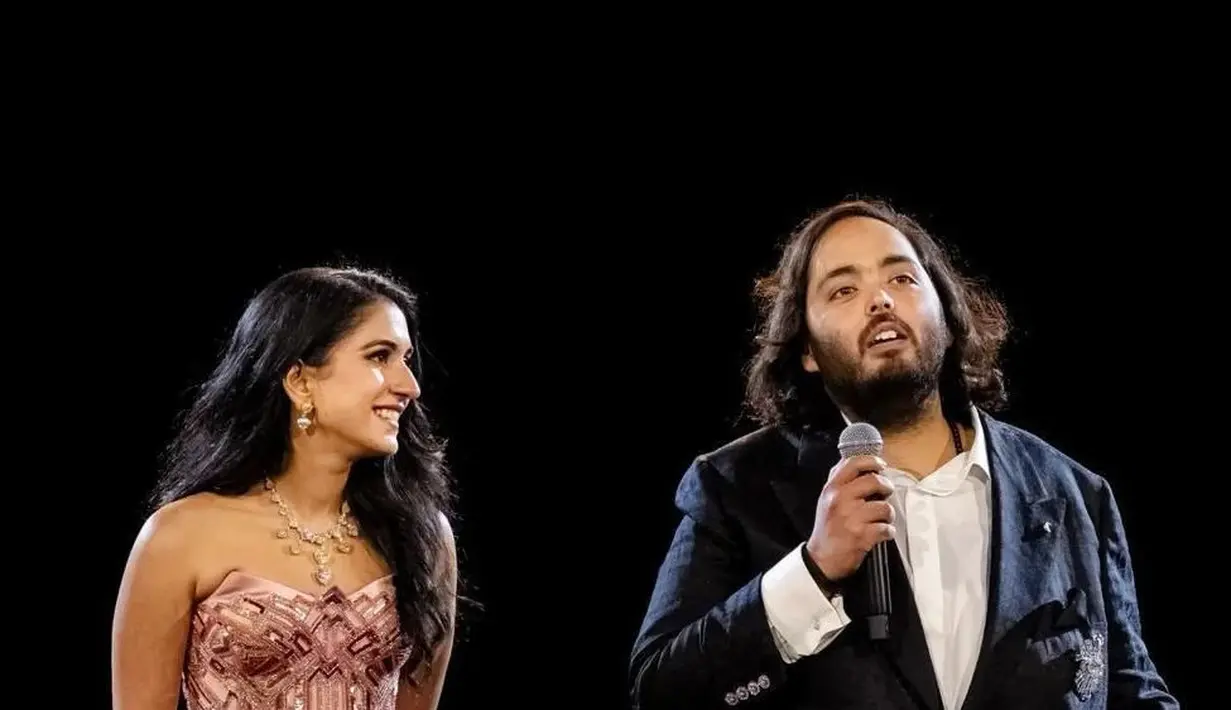 Gaun tersebut adalah gaun Versace yang dibuat khusus untuk Blake Lively saat hadiri Met Gala 2022. [@radhikamerchantfc]