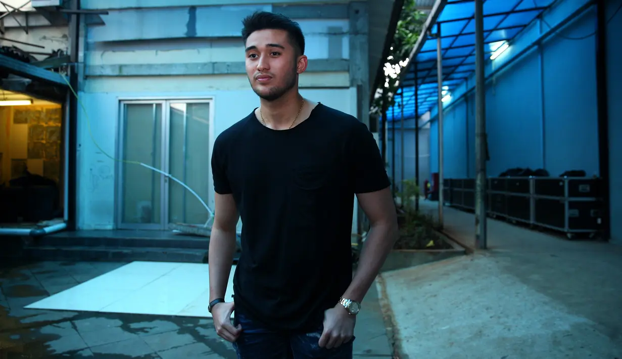 "Masih kerasa banget pokoknya ya, enggak kerasa sudah delapan hari (kepergian Sys), tapi berasa baru besoknya sangat kehilangan beliau kan wajahnya," ujar Sabda Ahessa, anak mendiang Sys Ns. (Nurwahyunan/Bintang.com)