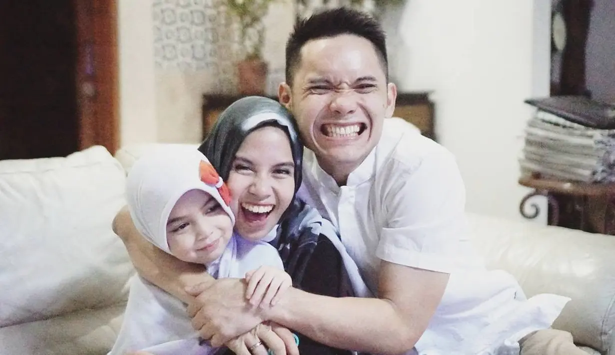 Tidak sedikit yang memuji istri baru Ben. Seperti diketahui, setelah resmi becerai dengan Marshanda, Ben menjalani taaruf (perkenalan secara Islam) dengan perempuan yang biasa disapa Ines tersebut. (Instagram/nesyanabila)