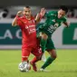 Tim Macan Kemayoran berusaha merespons gol serangan balik itu dengan menyusun serangan rapi. (Bola.com/Bagaskara Lazuardi)