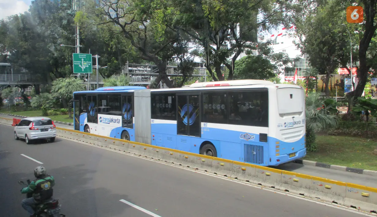 Selain Scania K 310 IB, Transjakarta juga menggunakan sasis Scania K 320 IA yang merupakan sasin khusus bus gandeng, Sasis bus ini menggunakan mesin OC09 106 yang sanggup menghasilkan tenaga hingga 320Hp dengan torsi 1500Nm.