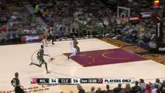 Cleveland Cavaliers mengalahkan Milwaukee Bucks dengan skor 124-119 dalam lanjutan pertandingan NBA 2017-2018.