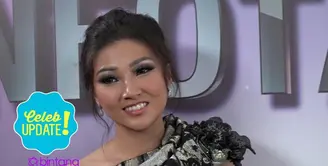 Ayah Ruben Onsu dirawat di ruang ICUdan tidak sadarkan diri, hal ini membuat Sarwendah sangat khawatir. 