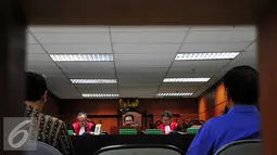 Suasana sidang lanjutan Bos PT. MMS Andrew Hidayat di Pengadilan Tipikor, Jakarta, Kamis (30/7/2015). Sidang menghadirkan saksi mantan Bupati Tanah Laut Adriansyah dan putranya, Bupati Tanah Laut Kalsel, Bambang Alamsyah. (Liputan6.com/Yoppy Renato)