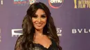 Aktris Mesir Rogina berpose saat tiba menghadiri pembukaan Festival Film Internasional Kairo ke-39 di Kairo, Mesir (21/11). Para aktris cantik dari Tunisia, Mesir, Suriah dan Maroko menghadiri Festival tersebut. (AFP Photo/Mohamed El-Shahed)