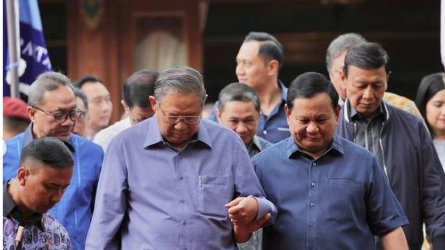 Prabowo saat menyambut kedatangan SBY di Hambalang Bogor. (Istimewa)