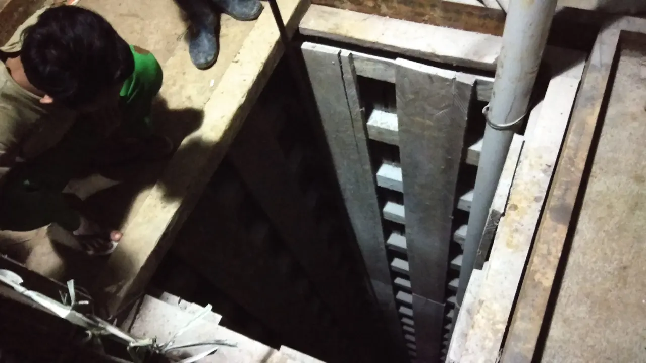 13 Penambang Emas Liar Bertahan Hidup di Lubang Sedalam 42 Meter