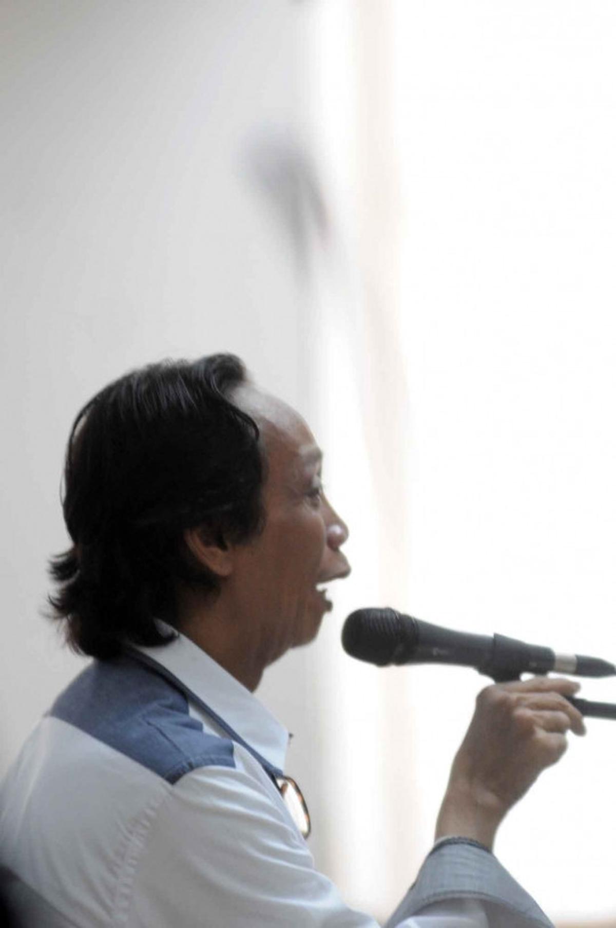 Tangis Mandra bacakan pembelaan terkait kasus siaran program TVRI