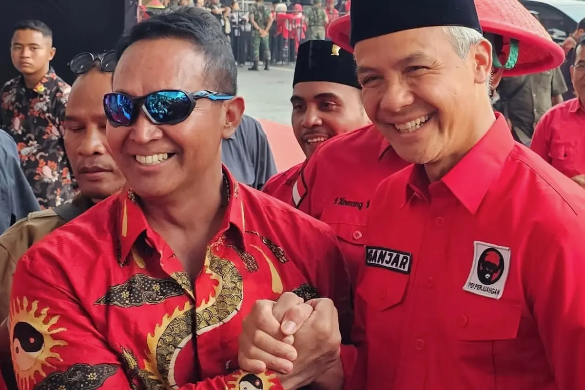 Bakal calon presiden atau bakal capres Ganjar Pranowo sempat bertemu dengan mantan Panglima TNI Jenderal (Purn) Andika Perkasa dalam momen acara peringatan Puncak Bulan Bung Karno 2023.