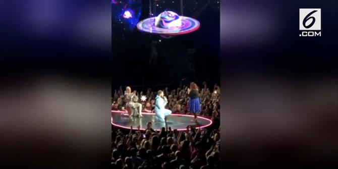 VIDEO: Heboh, Pria Nyatakan Cinta di Konser Katy Perry