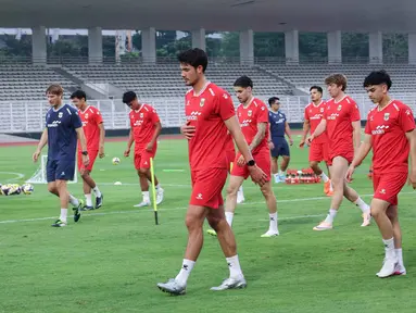 Pesepakbola yang tergabung Timnas Indonesia menjalani pemusatan latihan (Training Camp) di Stadion Madya, Kompleks Gelora Bung Karno, Senayan, Jakarta, Senin (1/6/2026). (Bola.com/M Iqbal Ichsan)