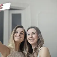 Ilustrasi Unggahan Media Sosial Credit: pexels.com/AndreaPiacquadio