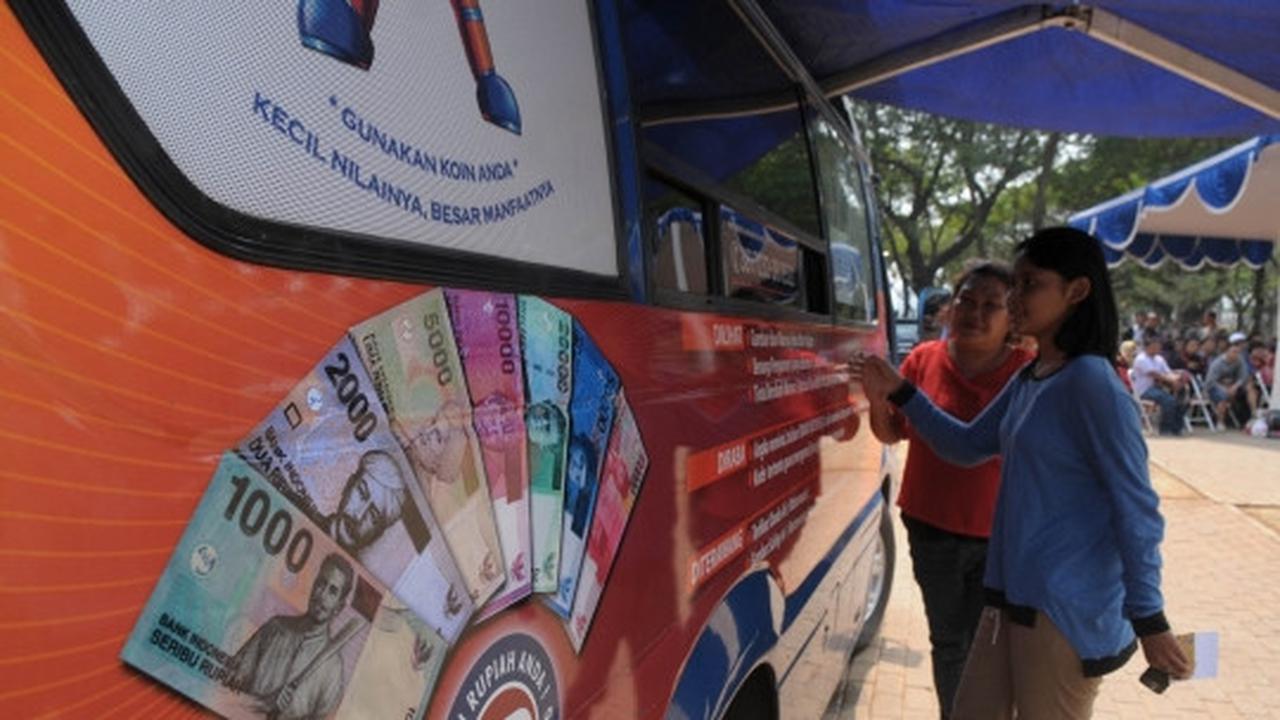 Warga serbu penukaran uang receh keliling di Monas