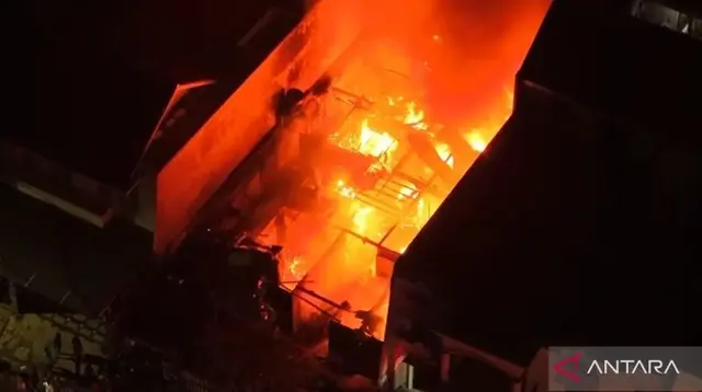 Kebakaran Rumah di Pulogadung Tewaskan 1 Penghuni