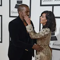 Hubungan intim Kanye West dan Kim Kardashian menjadi jauh lebih menarik dan ‘panas’ untuk mereka ketika Kim hamil. Kanye bahkan mengatakan bahwa dia ingin Kim hamil sepanjang tahun. (Bintang/EPA)