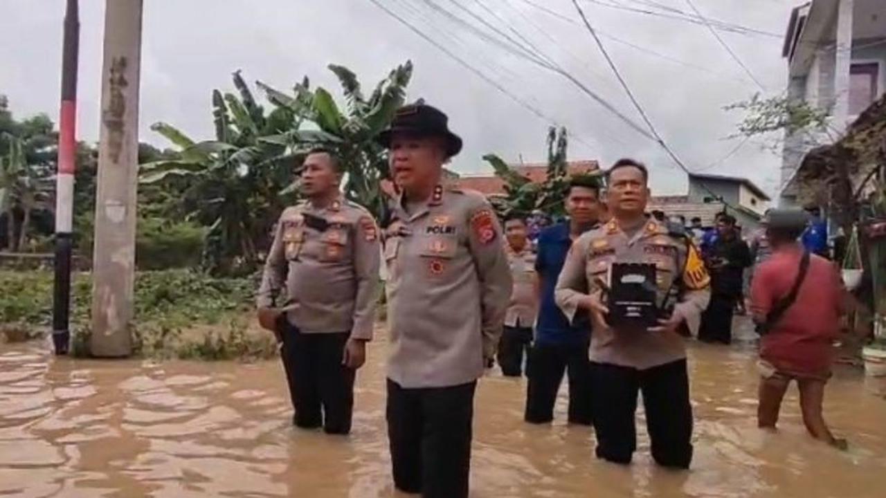 Kapolda Banten Kerahkan Pompa Air, Percepat Penanganan Banjir Cilegon