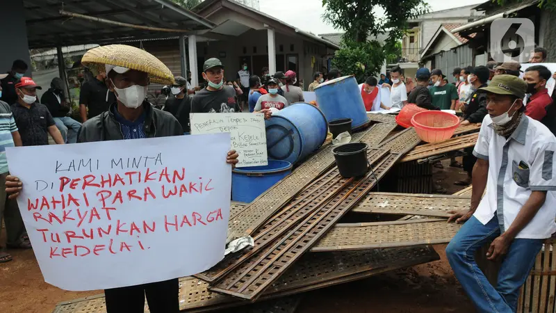 Aksi Mogok Produksi Tahu Tempe di Cimanggis