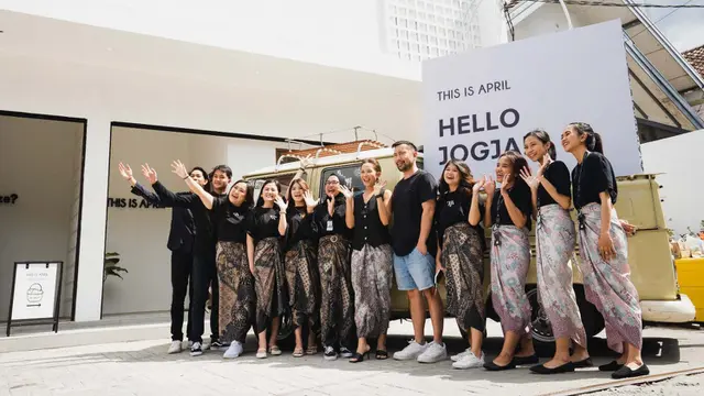 Mengusung Konsep Homey Warm dan Aesthetic, This Is April Tampil Beda