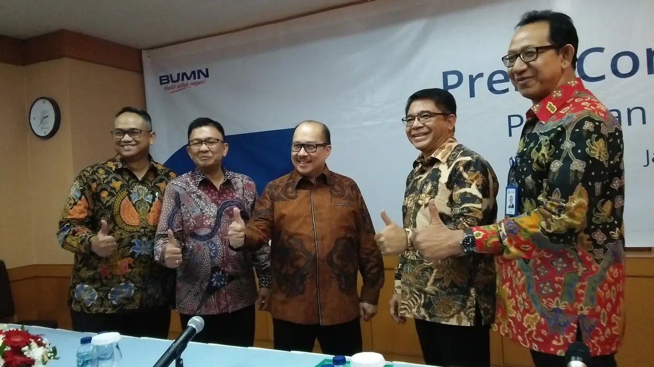 Direksi PT Taspen (Persero) melakukan konferensi pers di kantor pusat, Jakarta, Senin (27/1/2020).  (Anggun/Merdeka.com)