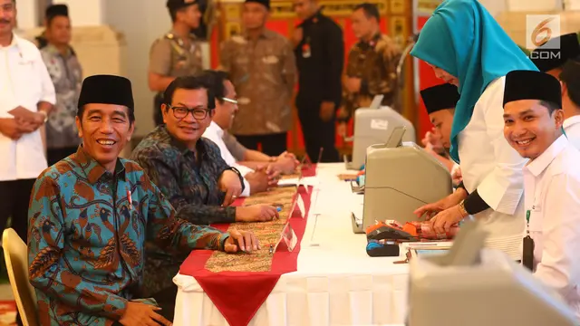 Jokowi Bayar Zakat