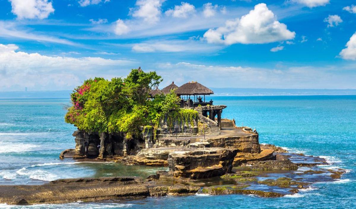 Jalan Menuju Tanah Lot Seringkali Muncul Hingga Hilang
