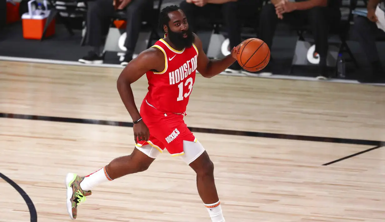 Pebasket Houston Rockets, James Harden, saat melawan Indiana Pacers pada laga NBA, Rabu (12/8/2020). Houston Rockets dikalahkan Indiana Pacers dengan skor 104-108. (Kim Klement/Pool Photo via AP)
