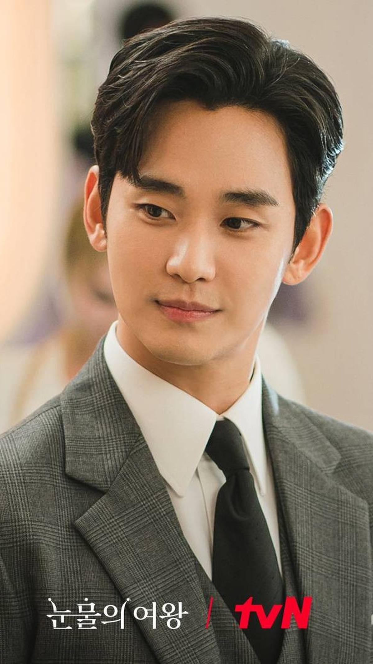 Dengan bintang-bintang yang bersinar, cerita yang menyentuh, dan produksi yang berkualitas, Queen of Tears diharapkan menjadi salah satu drama yang merajai perbincangan di kalangan penggemar drama Korea pada tahun ini.