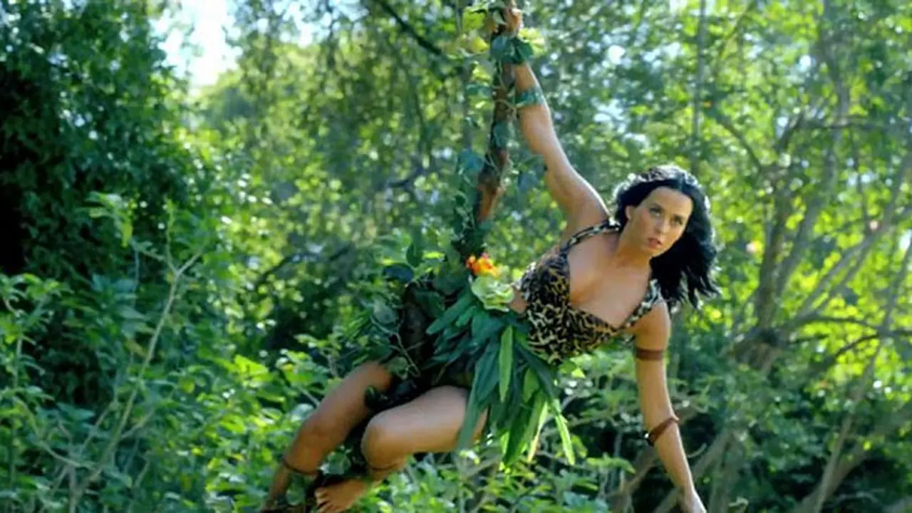 katty-parry-130906b.jpg