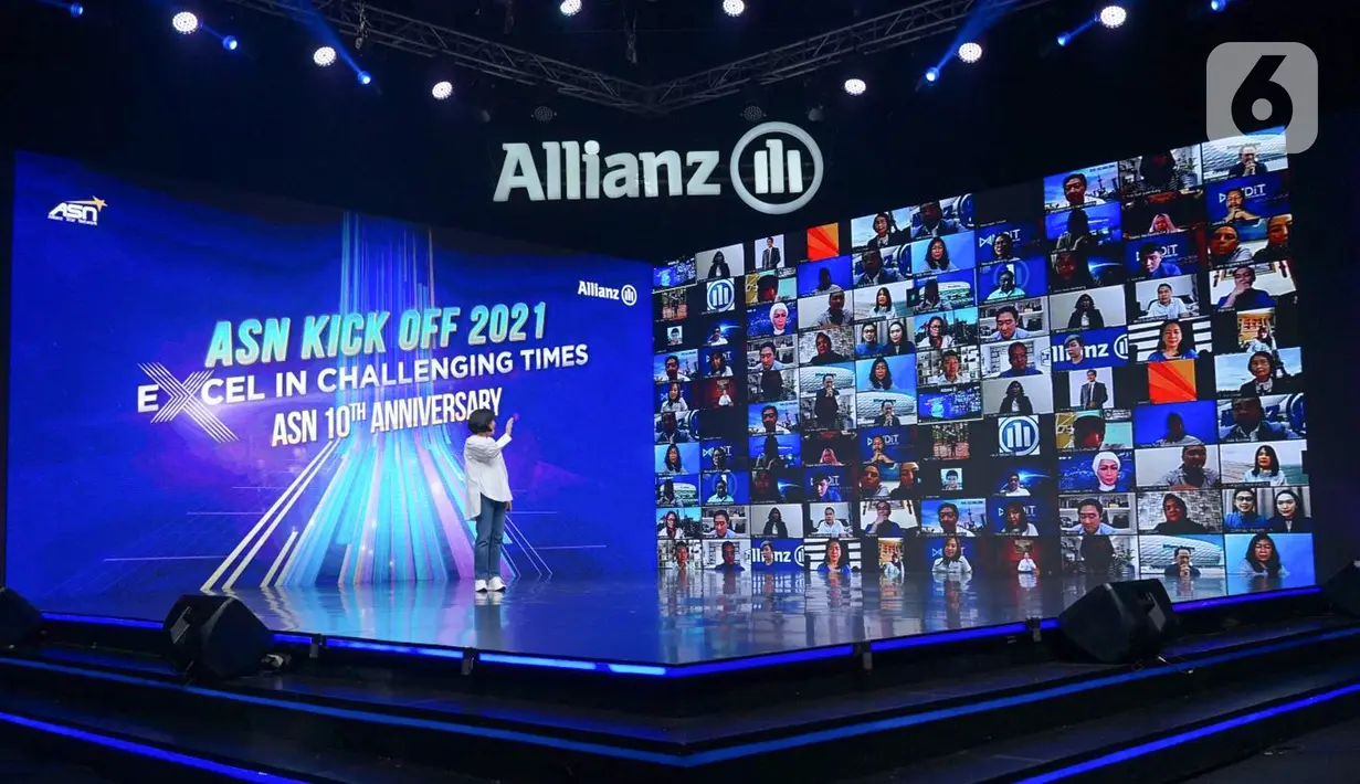 Chief Agency Officer Allianz Life Indonesia Ginawati Djuandi menyapa para agen pada Allianz Star Network (ASN) Kick Off 2021 dan 10th Anniversary yang diikuti oleh 12.000 mitra bisnis secara virtual di Jakarta, Minggu (17/01/2021). (Liputan6.com/Pool)