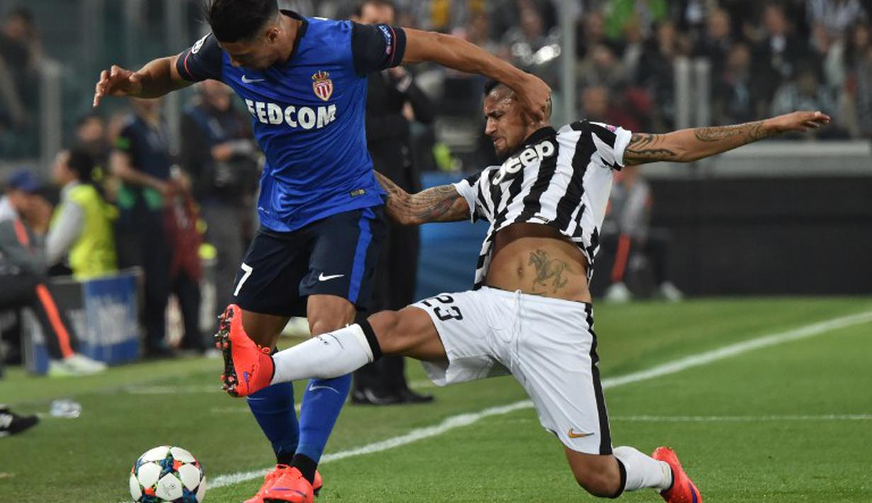 Meski tak tampil di publiknya sendiri, AS Monaco tak sungkan menggempur pertahanan Juventus. (GIUSEPPE CACACE / AFP)