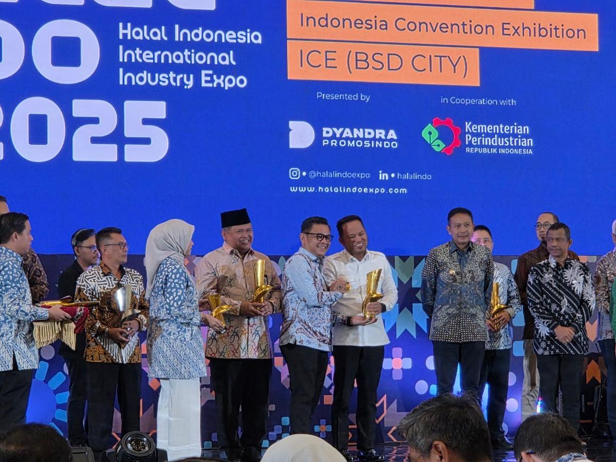 Kaltim Raih Penghargaan Lembaga Pemerintahan Pendukung Program Halal Terbaik