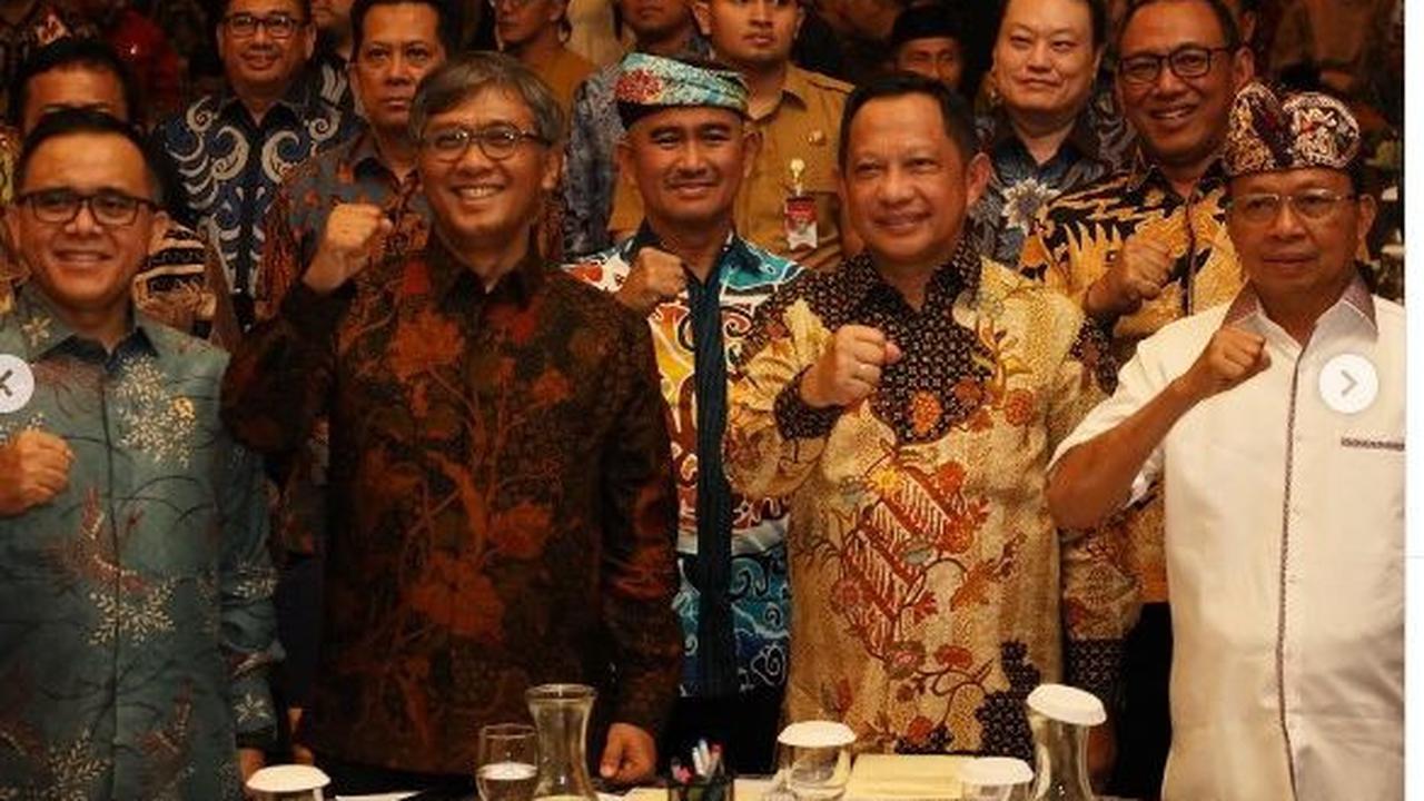 Penghargaan ini diserahkan oleh Direktur Tempo Inti Media Harian dengan disaksikan oleh Menteri Dalam Negeri, Menteri Pendayagunaan Aparatur Sipil Negara dan Reformasi Birokrasi, dan Menteri Perhubungan pada malam apresiasi yang dilaksanakan pada Selasa, 
