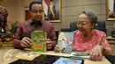 Mendikbud Anies Baswedan saat beraudiensi dengan Kartini Subekti, kakak kandung pencipta boneka Unyil, Pak Raden di Jakarta, Rabu (23/3). Pihak keluarga ingin meminta bantuan Kemendikbud untuk mengelola aset peninggalan Pak Raden (Liputan6.com/JohanTallo)