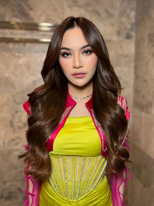 Tampilan Perdana Mahalini Raharja Setelah Menikah dengan Rizky Febian, Makin Glowing dan Kece dengan Outfit Neon