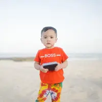 Raffi Ahmad dan keluarga besarnya, termasuk anak kedua dia, Rayyanza saat ini sedang berlibur di Bali. [instagram/raffinagita1717]