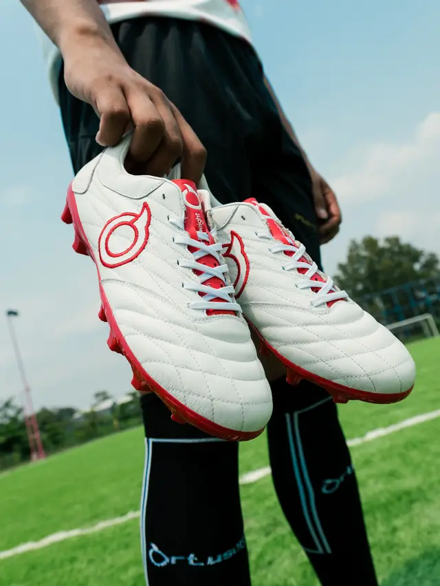 Gaya Klasik Modern pada Koleksi Sepatu Sepak Bola, Bisa Main Bebas Minim Cedera Seperti Zaman Dulu