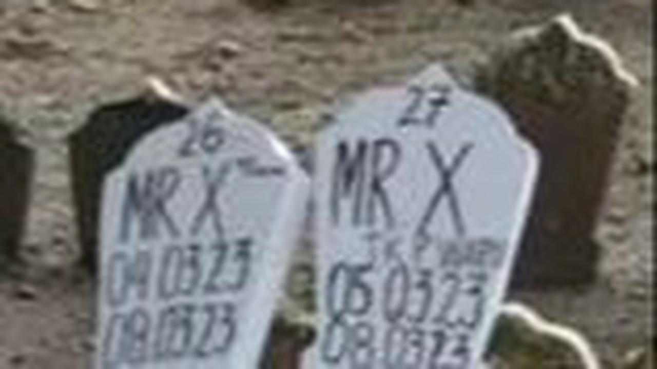 Cerita Nisan-Nisan Rapat di Makam Mr X