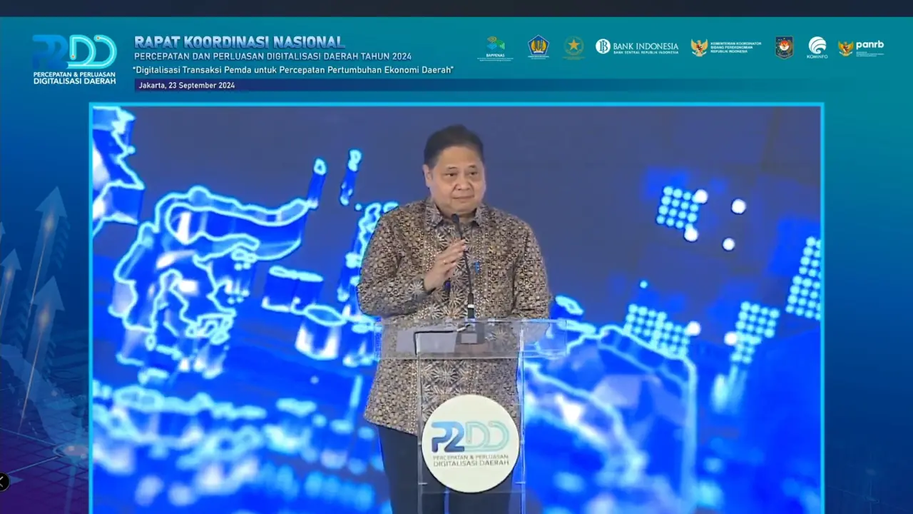 Menteri Koordinator Bidang Perekonomian Airlangga Hartarto dalam sambutannya di Rapat Koordinasi Nasional Percepatan dan Perluasan Digitalisasi Daerah tahun 2024, di Jakarta (23/9/2024). (Tira/Liputan6.com)