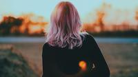 Ilustrasi rambut. (dok. Unsplash.com/@phcsantos)