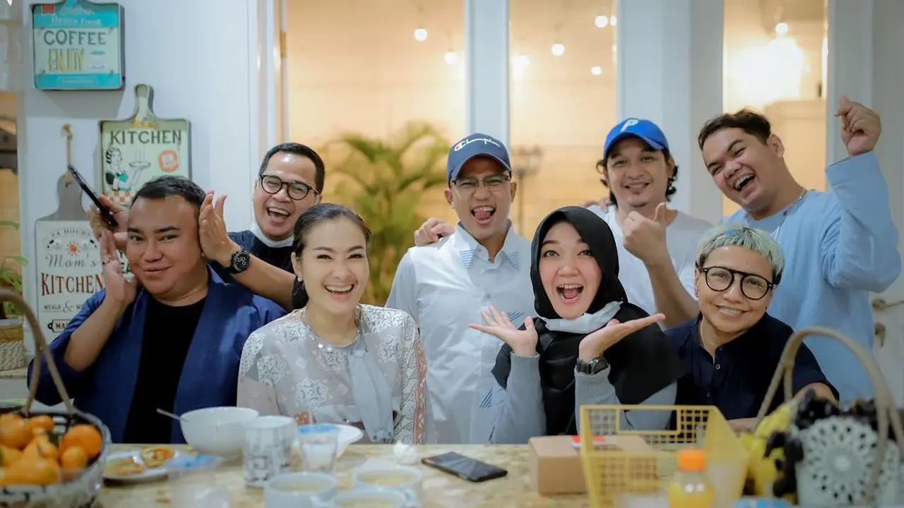 6 Momen Buka Bersama di Rumah Iis Dahlia, Ada Nissa Sabyan hingga Pasha Ungu