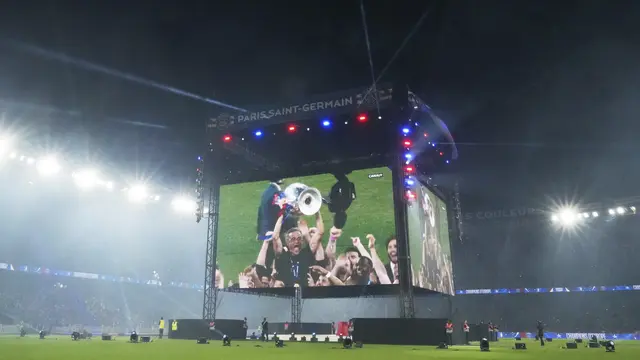 Pelatih PSG, Luis Enrique